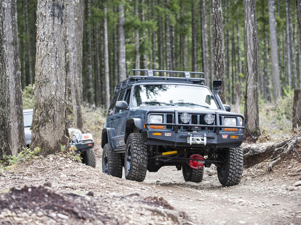 ARB Deluxe Front Bumper for 1997-2001 Jeep XJ Cherokee - Image 3
